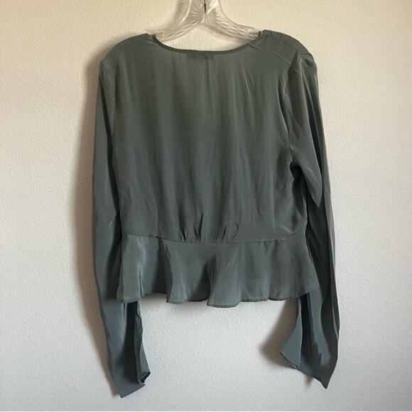 Madewell Bell-Sleeve Faux Wrap Peplum Top in Faded River Size: 2 NWT - Picture 10 of 11